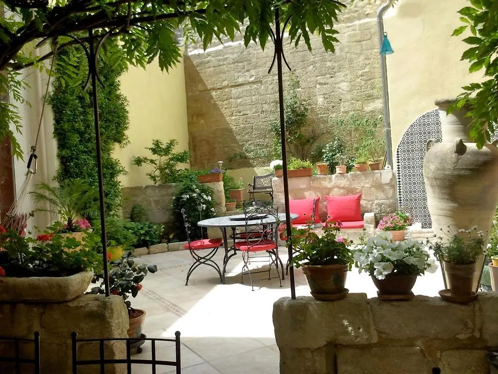 Le Clos Du Rempart Avignon Bed & Breakfast
